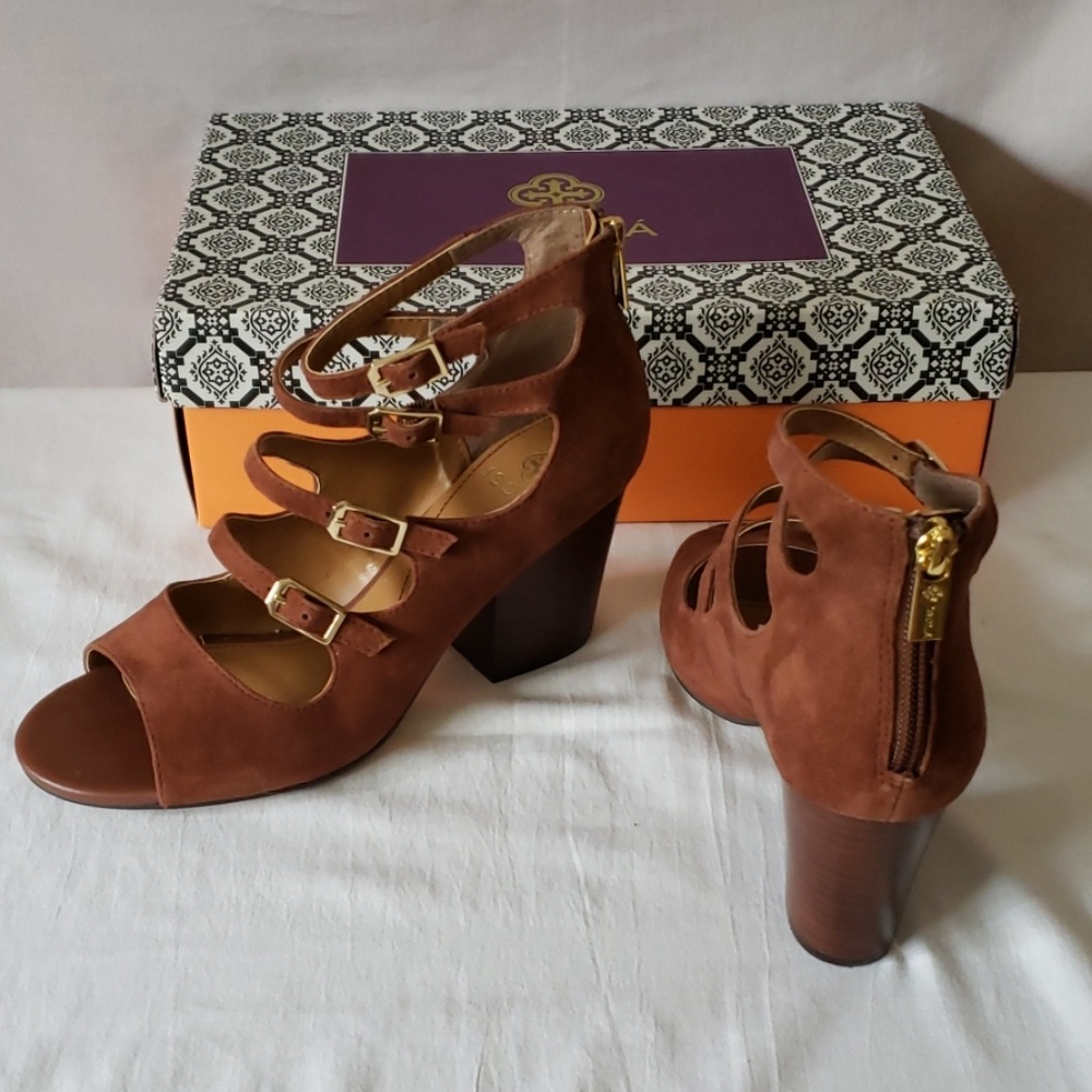 New with box suede open toe shoes